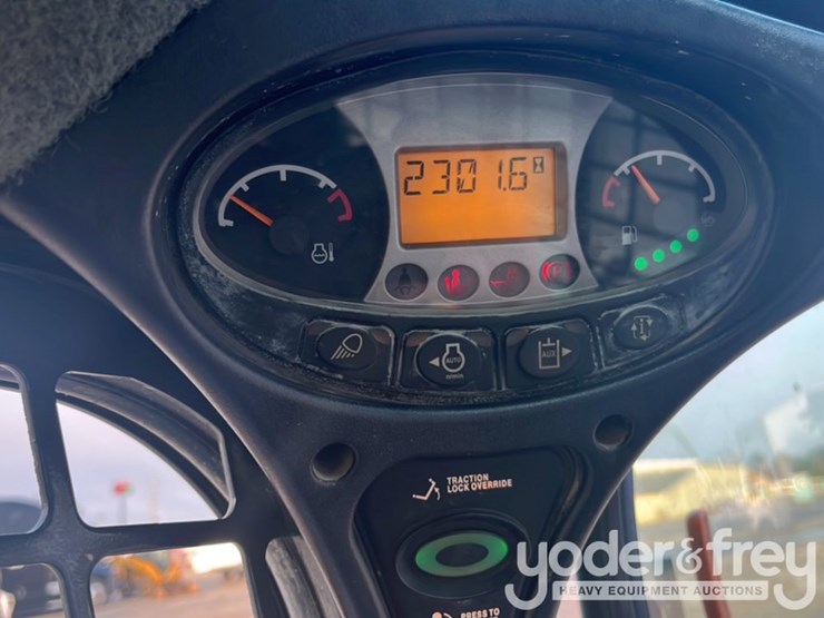 2020-bobcat-t870-image-32