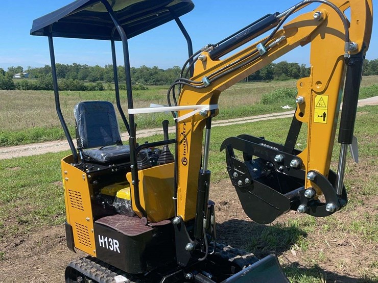 h13r-mini-excavator-image-5