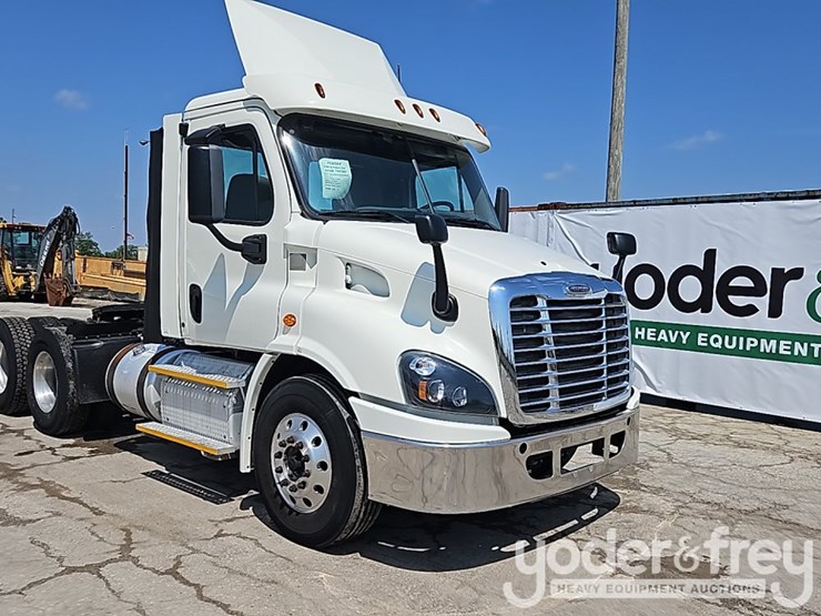 2017-freightliner-cascadia-113-image-4