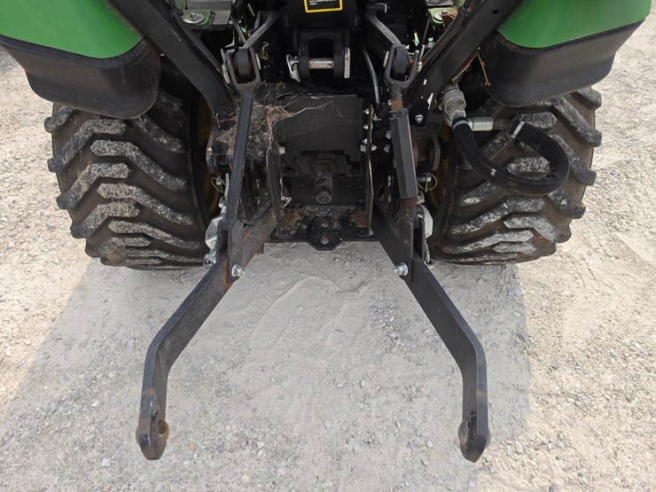 2015-john-deere-1025r-image-13