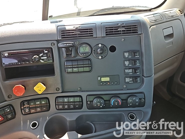 2019-freightliner-cascadia-125-image-25