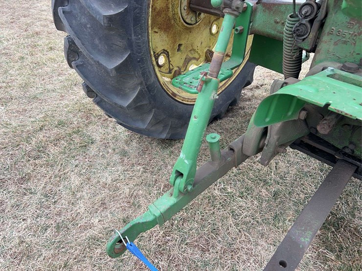 john-deere-520-image-36