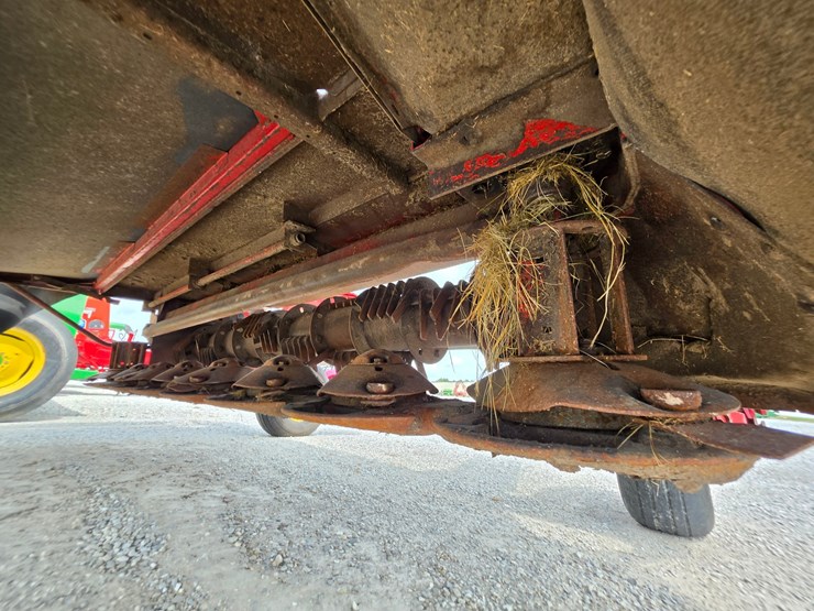2014-new-holland-h7330-image-11