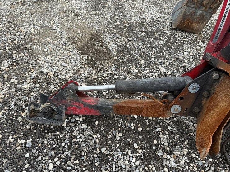 massey-ferguson-gc1710-image-8
