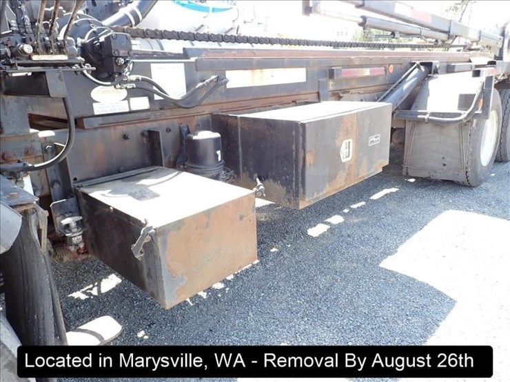 2007-peterbilt-320-image-23