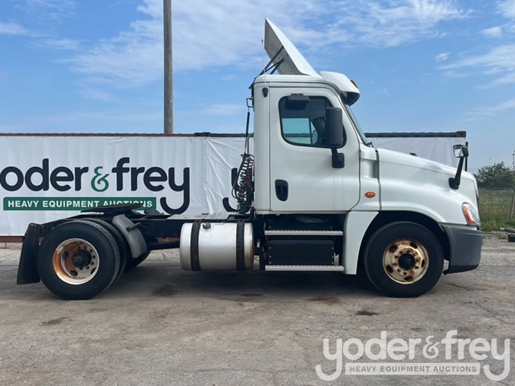 2017-freightliner-cascadia-113-image-6