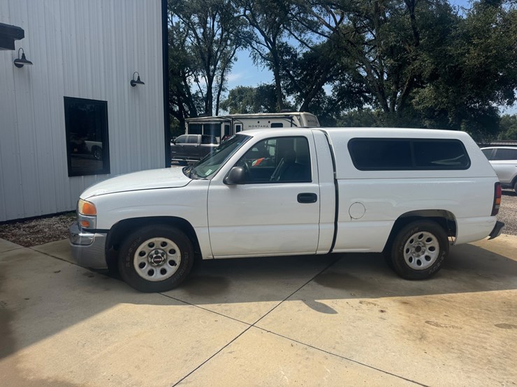 2005-gmc-1500-image-1