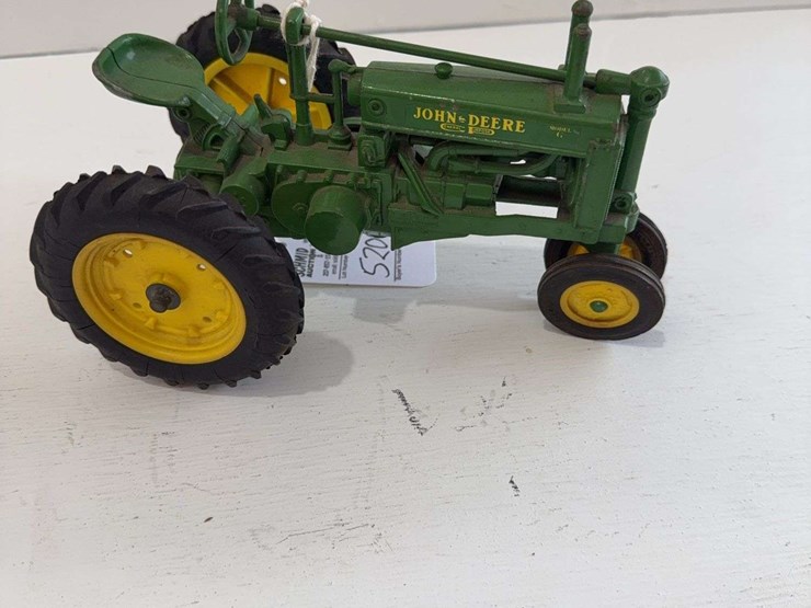 ertl-john-deere-model-g-tractor,-die-cast-metal,-1/16-scale-image-2