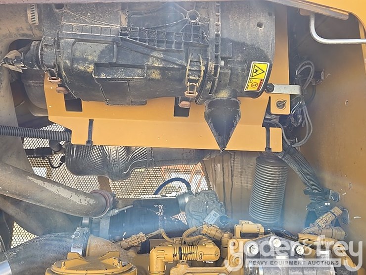 2019-caterpillar-d5k2-image-43