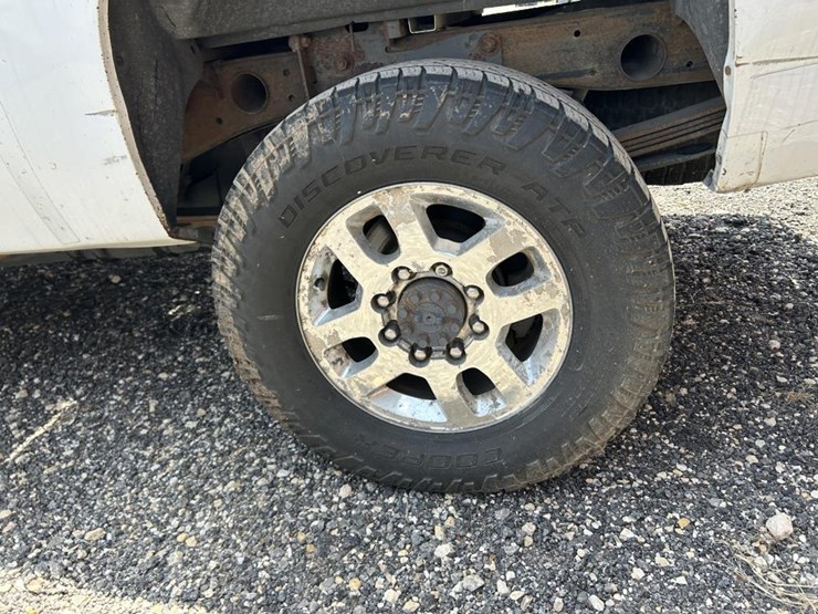 2011-chevrolet-silverado-2500-image-15