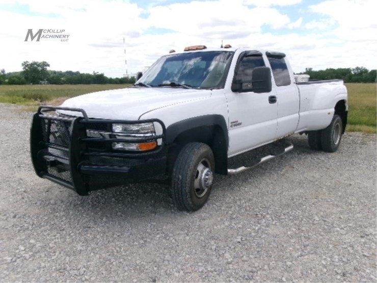 2001-chevrolet-silverado-3500-image-1