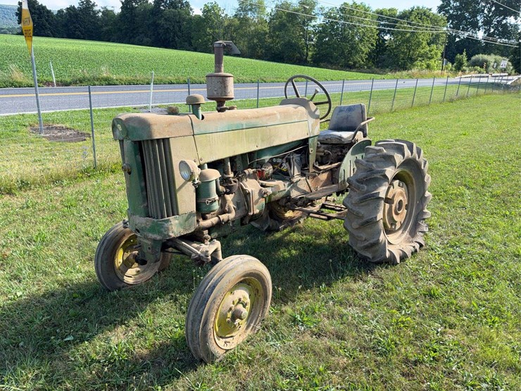 john-deere-330-image-1