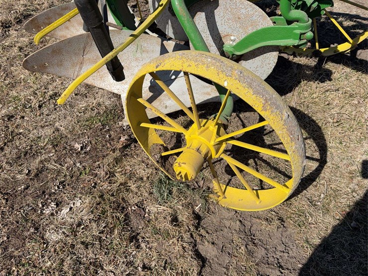 john-deere-pull-type-two-bottom-plow-image-15