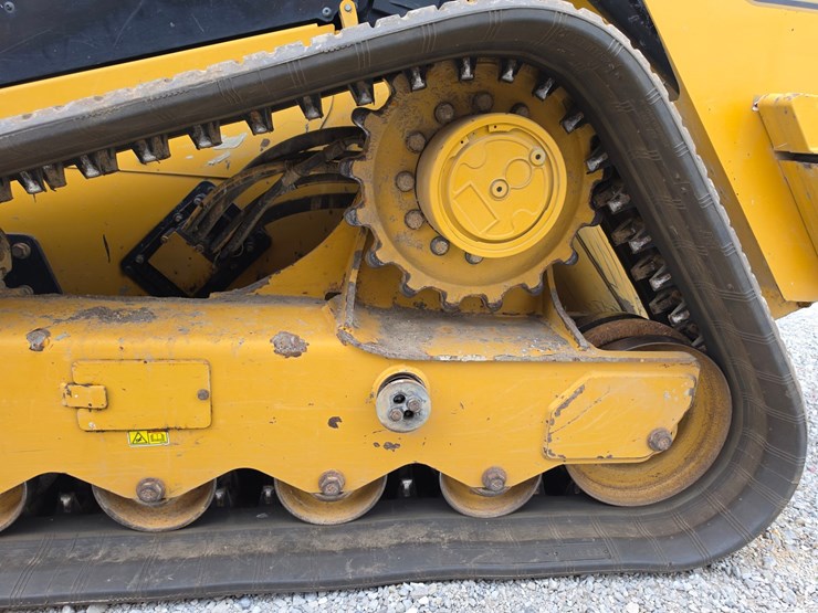 2020-caterpillar-299d3-image-22