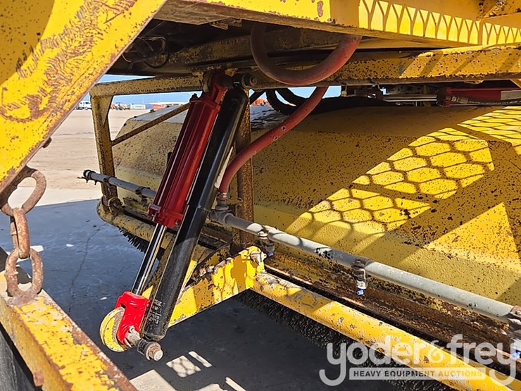 2016-superior-broom-dt80-image-21