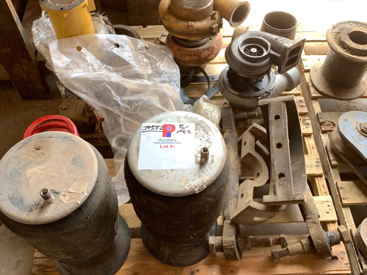 pallets-of-trucks-parts-image-1