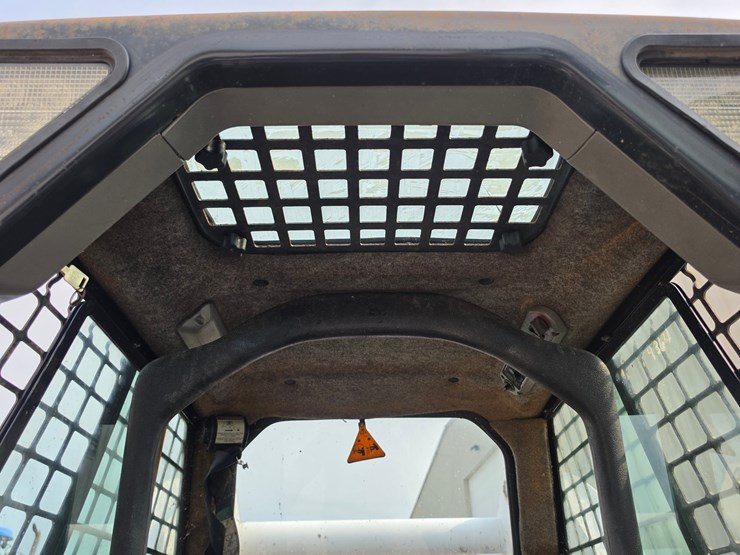 2007-bobcat-s300-image-8