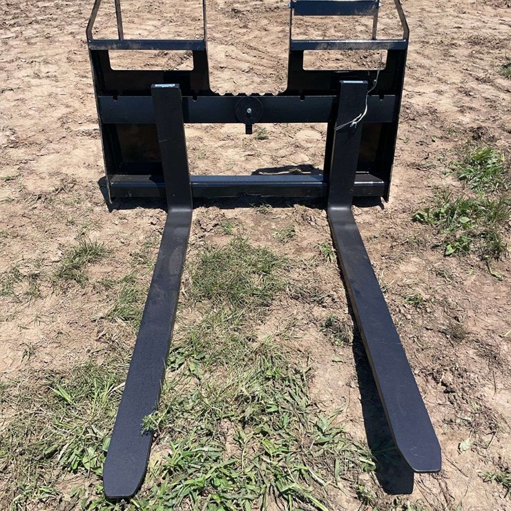 AGROTK Skid Steer Pallet Forks.