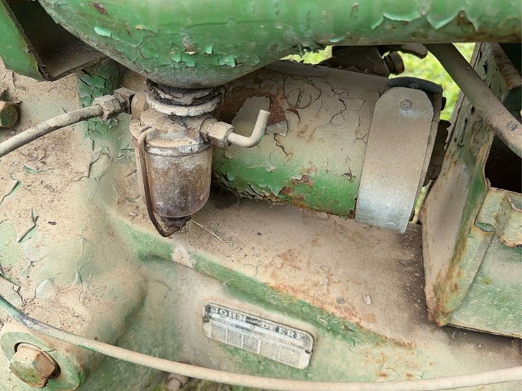 john-deere-320-image-39