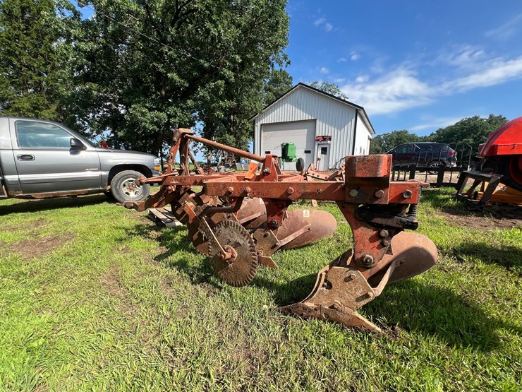 #9911-•-allis-chalmers-snap-coupler-3-bottom-plow-image-3