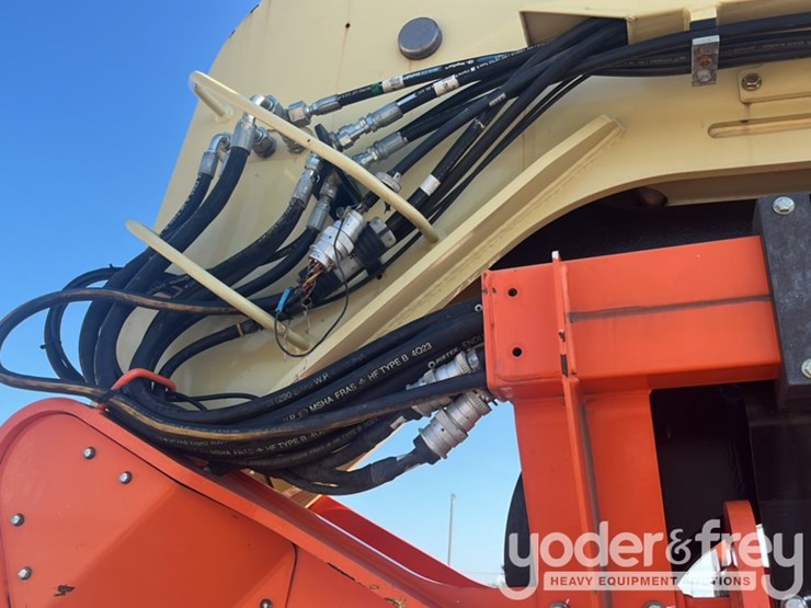 2013-jlg-1250ajp-image-13