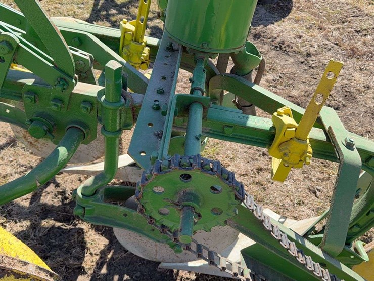 john-deere-pull-type-two-bottom-plow-image-27