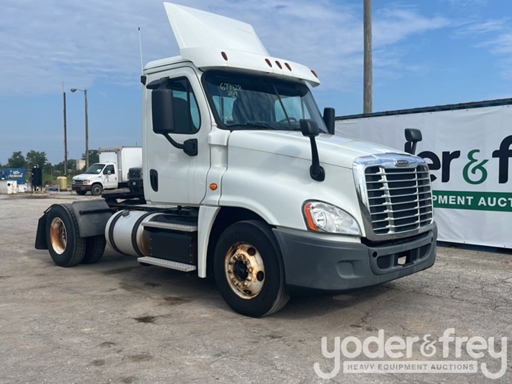 2017-freightliner-cascadia-113-image-7