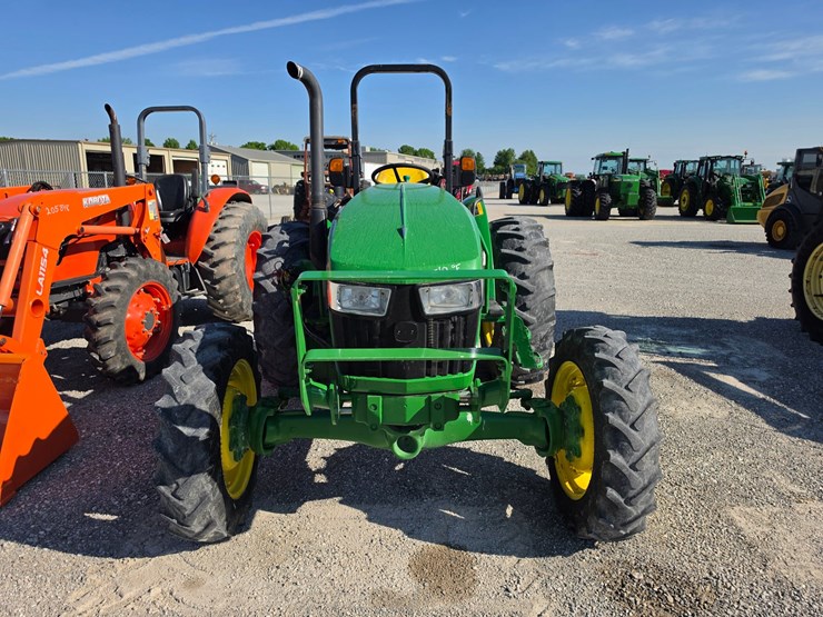 2018-john-deere-5075e-image-2