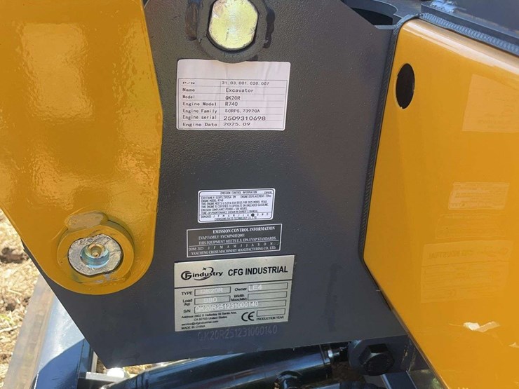 qk20r-mini-excavator-image-3