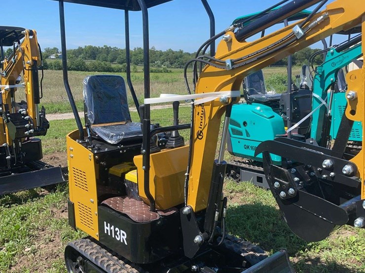 h13r-mini-excavator-image-5
