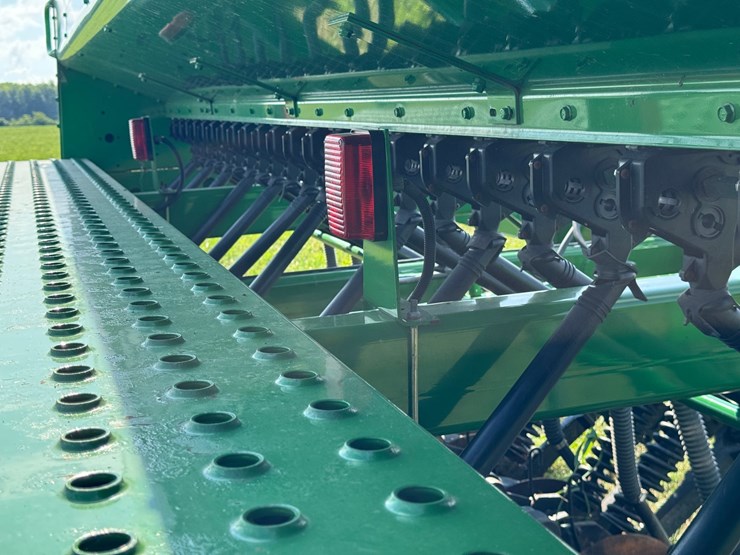 john-deere-1590-image-21