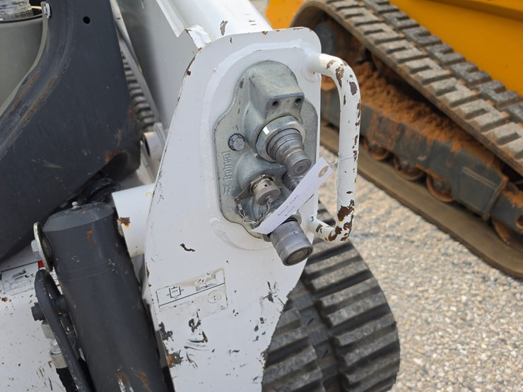2021-bobcat-t740-image-6