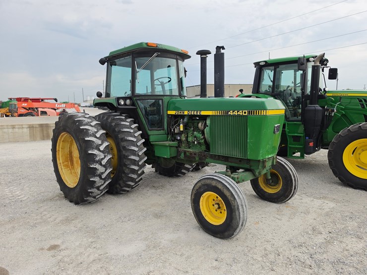 1981-john-deere-4440-image-1