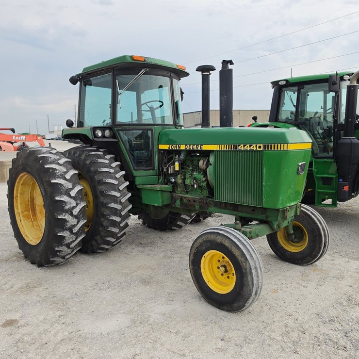 1981 JOHN DEERE 4440