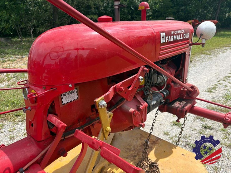 mccormick-farmall-cub-farm-tractor-image-37