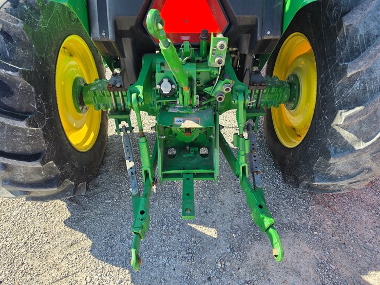 2018-john-deere-5075e-image-13