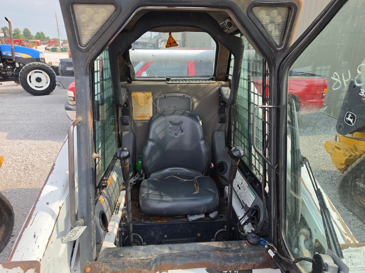 2007-bobcat-s300-image-7