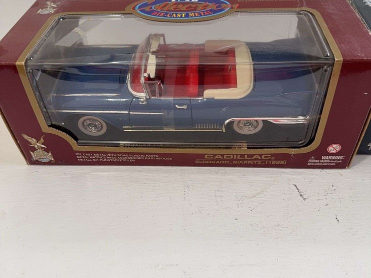 2-classic-cars-1/18-scale,-die-cast-metal-image-2