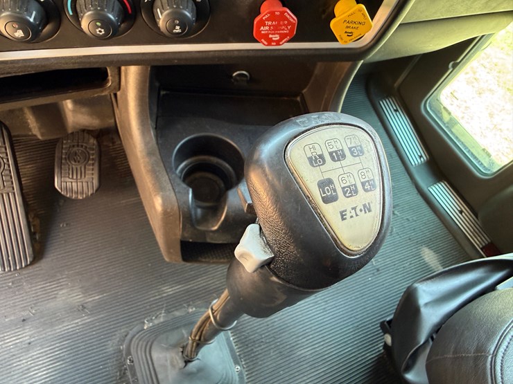 2020-kenworth-t800-image-28