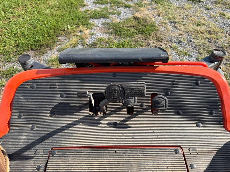 kubota-zd323-image-19
