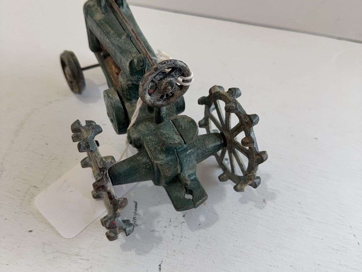 cast-iron-toy-tractor,-1/16-scale-image-4