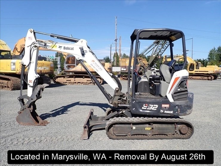 2020-kubota-d1703-image-3