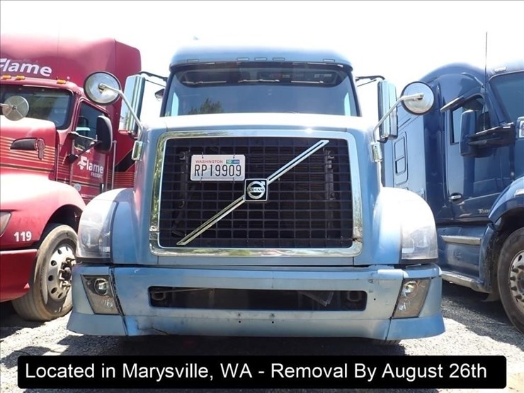 2012-volvo-10-image-16