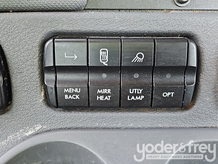 2017-freightliner-cascadia-113-image-36