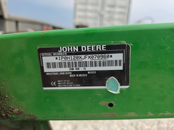 2016-john-deere-1025r-image-11