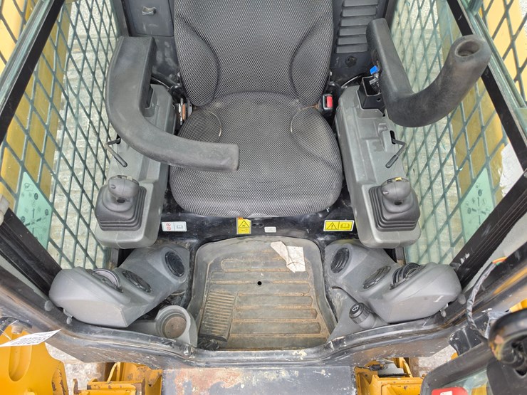 2020-caterpillar-299d3-image-9