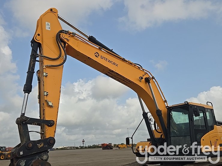 2018-hyundai-hx260l-image-24