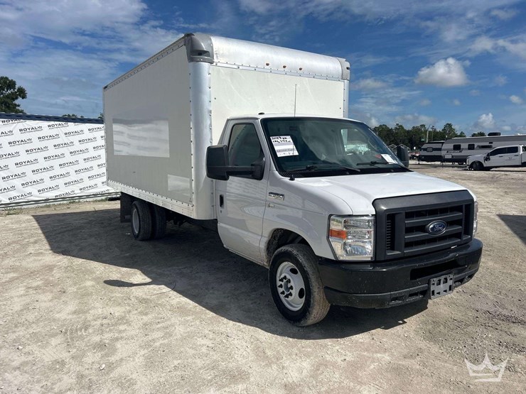 2019-ford-e350-image-2