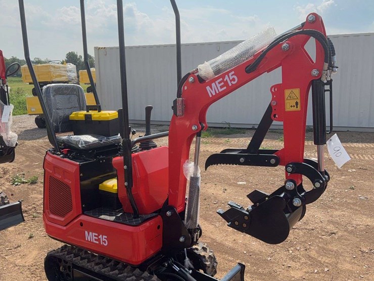 me15-mini-excavator-image-5