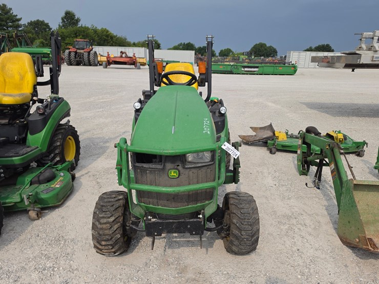 2016-john-deere-1025r-image-3